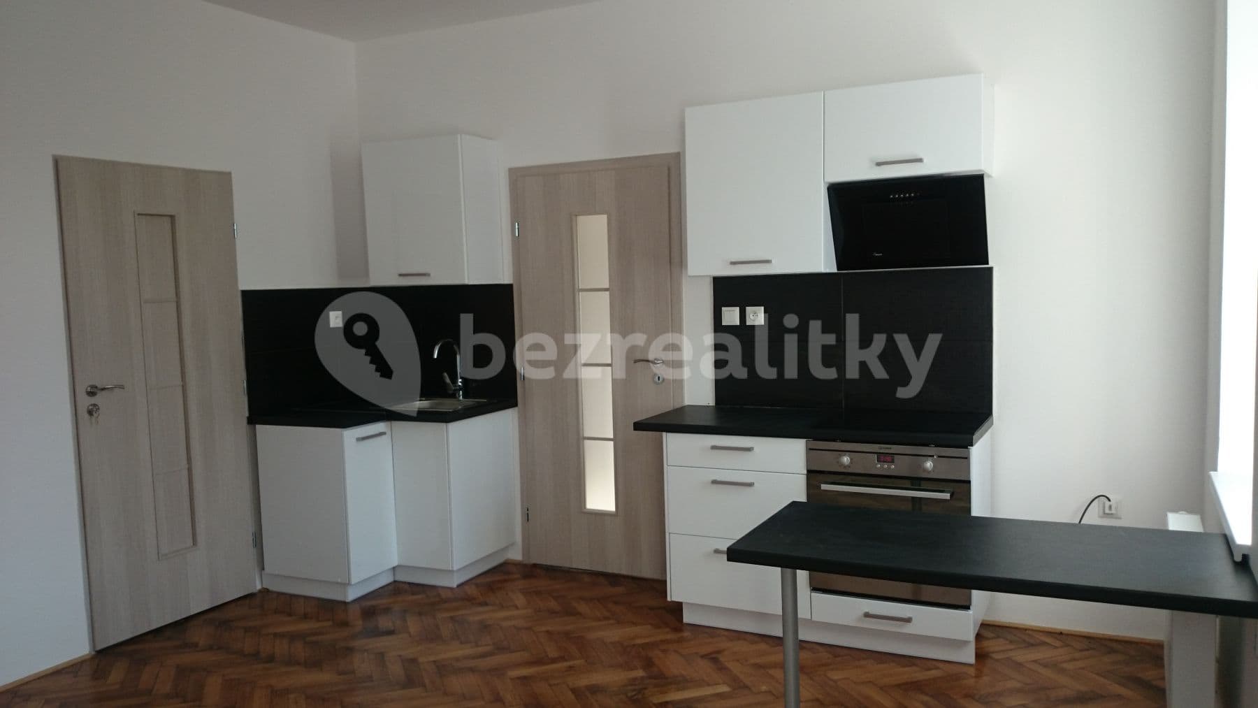 Prenájom bytu 1-izbový 30 m², Korálková, Jablonec nad Nisou, Liberecký kraj Prenájom bytu 1-izbový 30 m², Korálková, Jablonec nad Nisou, Liberecký kraj