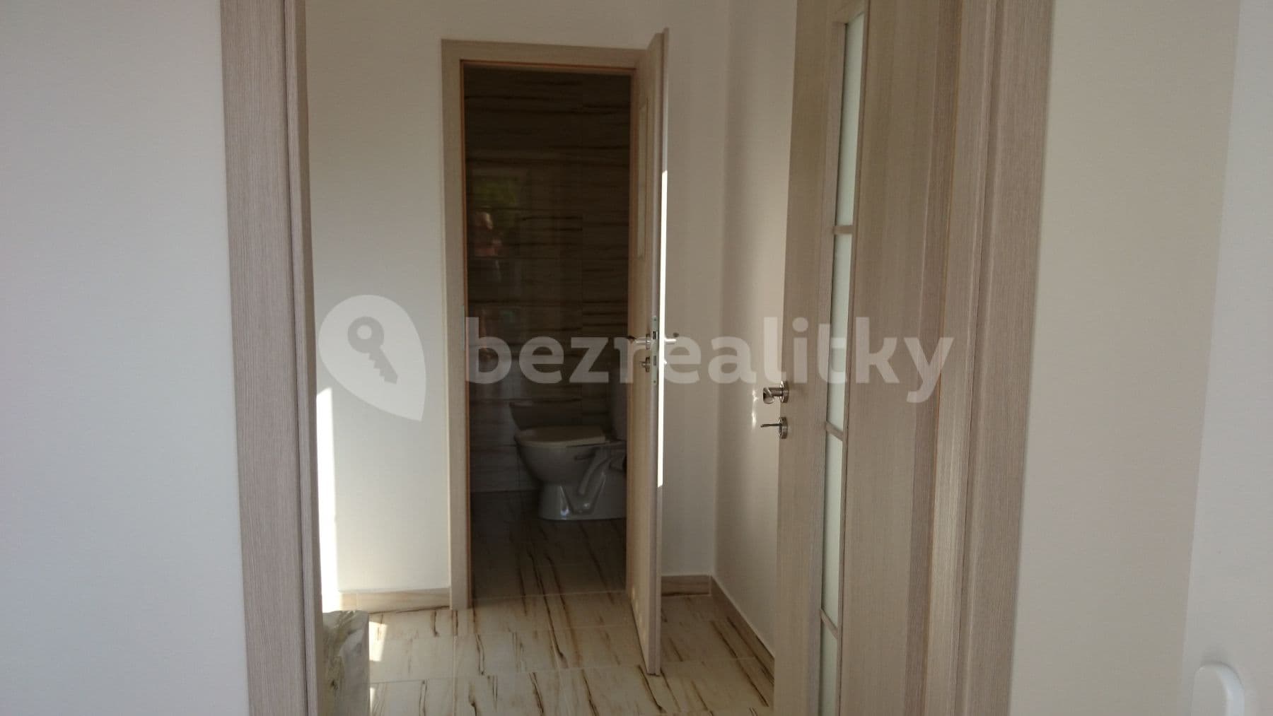 Prenájom bytu 1-izbový 30 m², Korálková, Jablonec nad Nisou, Liberecký kraj Prenájom bytu 1-izbový 30 m², Korálková, Jablonec nad Nisou, Liberecký kraj