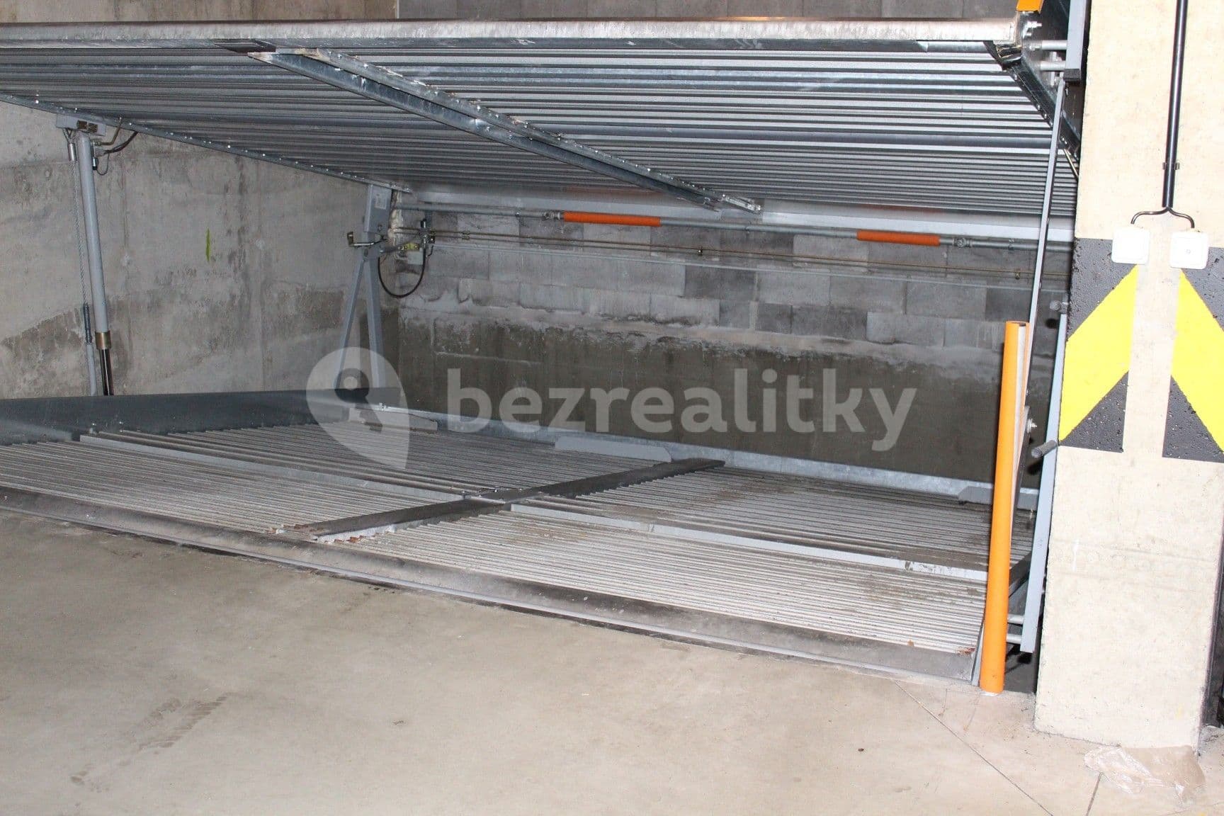 Prenájom garáže 13 m², Františka Kadlece, Praha, Praha Prenájom garáže 13 m², Františka Kadlece, Praha, Praha