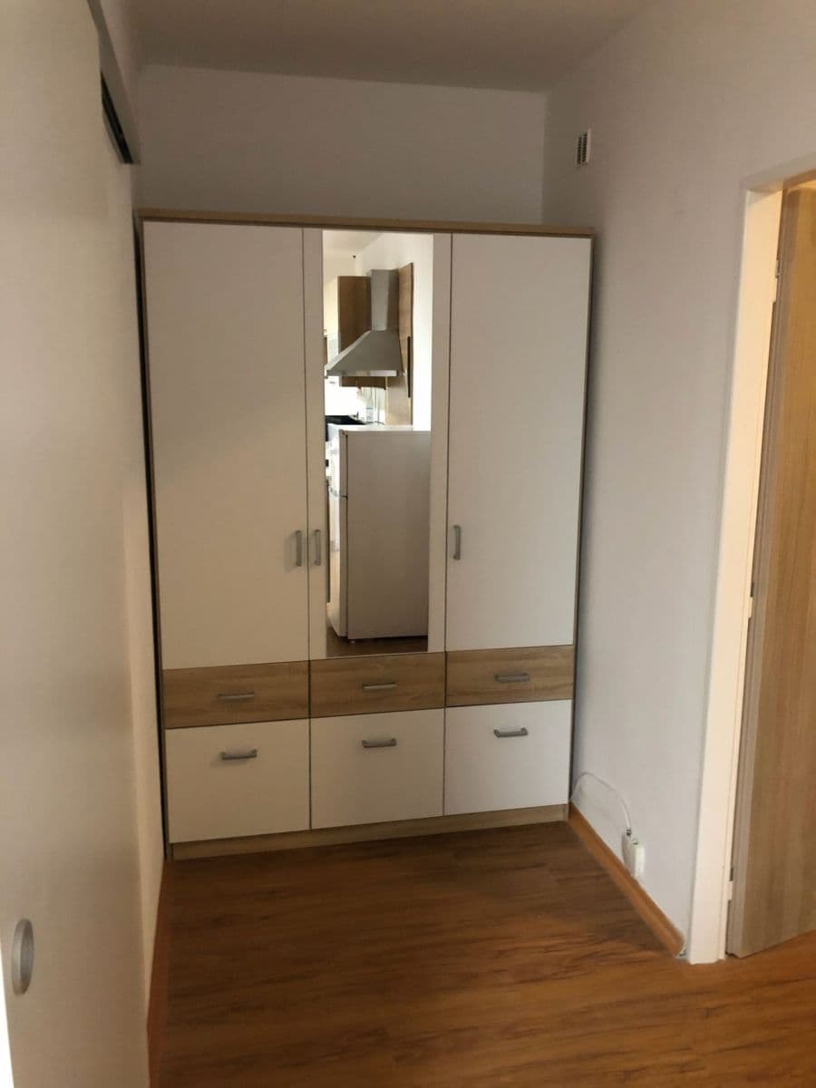 Prenájom bytu 2-izbový 41 m², Makovského, Praha, Praha Prenájom bytu 2-izbový 41 m², Makovského, Praha, Praha