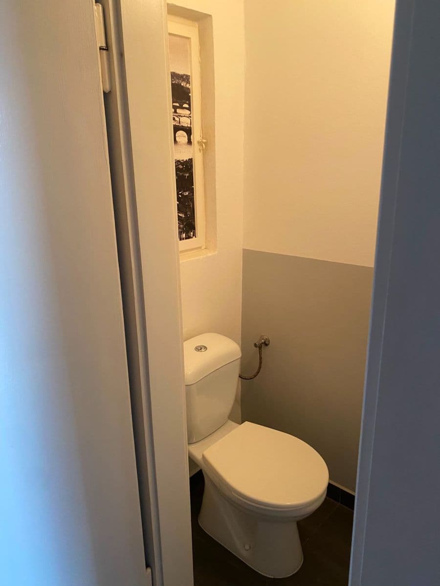 Prenájom bytu 1-izbový 28 m², Šlikova, Praha, Praha Prenájom bytu 1-izbový 28 m², Šlikova, Praha, Praha