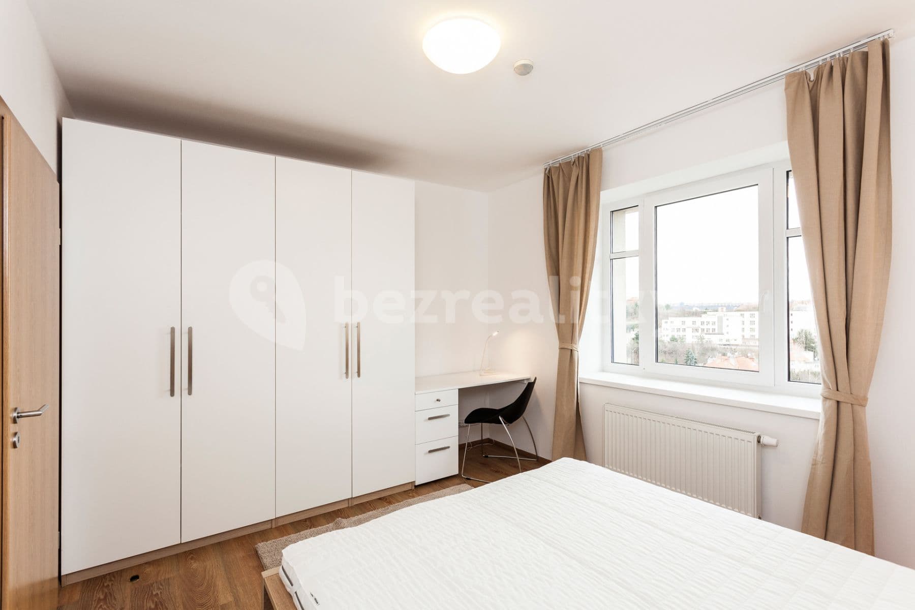 Prenájom bytu 2-izbový 41 m², Zenklova, Praha, Praha