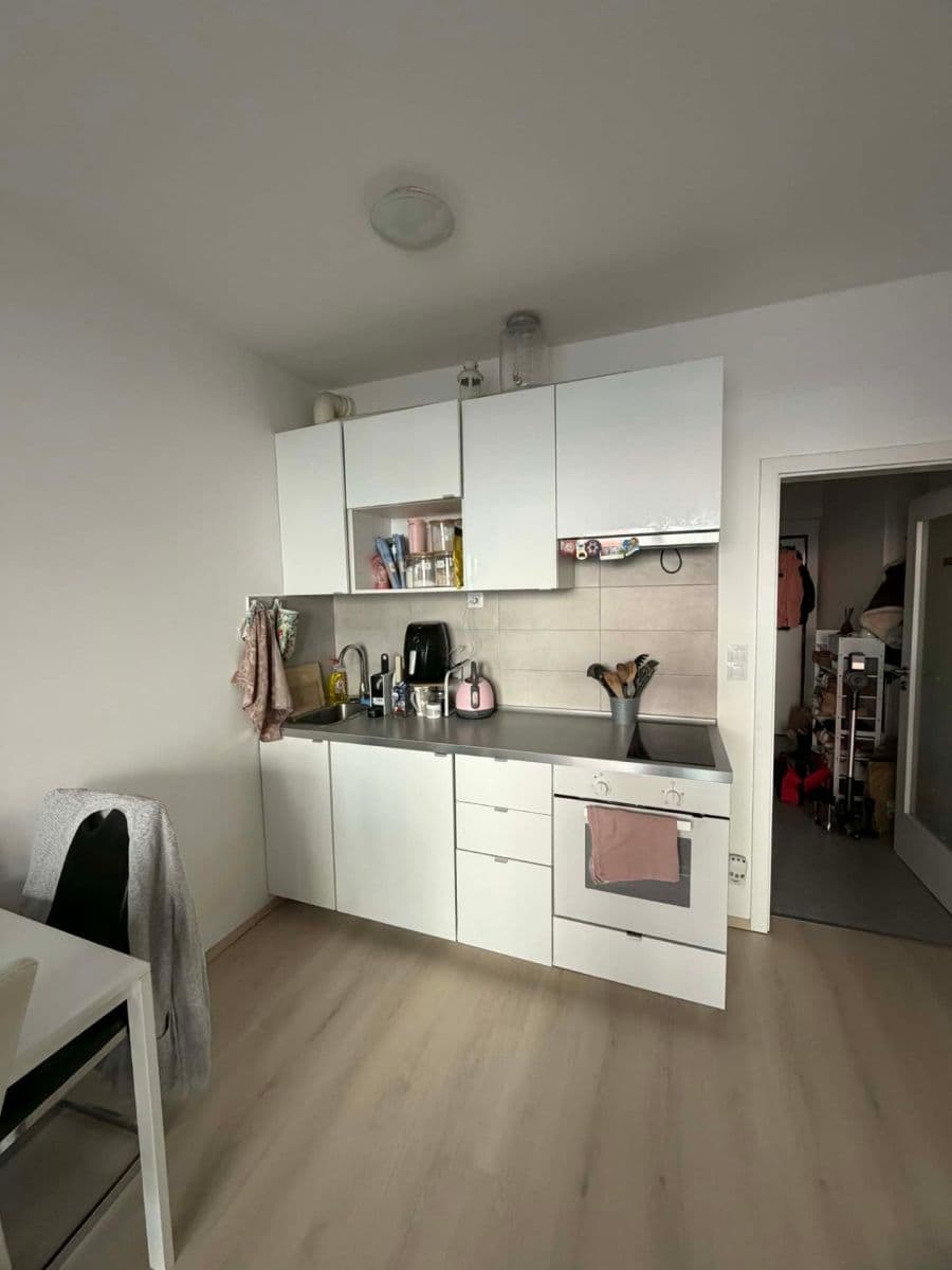 Prenájom bytu Garsoniéra 28 m², Míšovická, Praha, Praha Prenájom bytu Garsoniéra 28 m², Míšovická, Praha, Praha