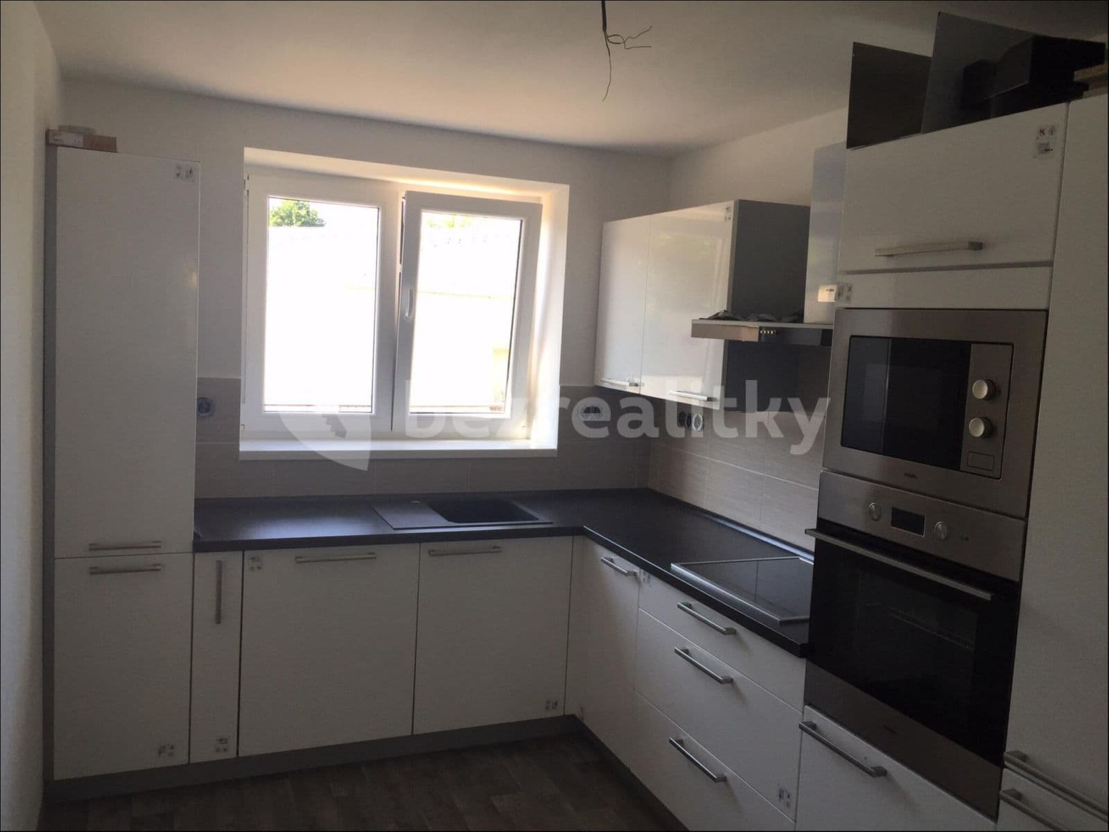 Prenájom bytu 2-izbový 55 m², Dašická, Pardubice, Pardubický kraj Prenájom bytu 2-izbový 55 m², Dašická, Pardubice, Pardubický kraj