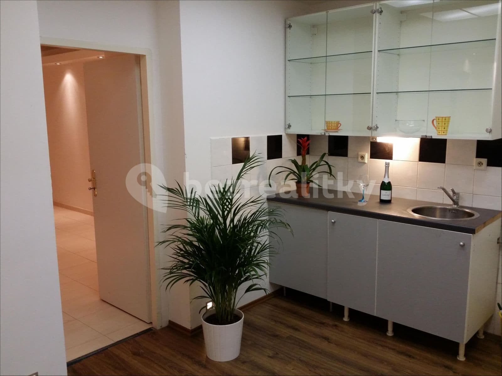 Prenájom nebytového priestoru 180 m², Žitomírská, Praha, Praha Prenájom nebytového priestoru 180 m², Žitomírská, Praha, Praha