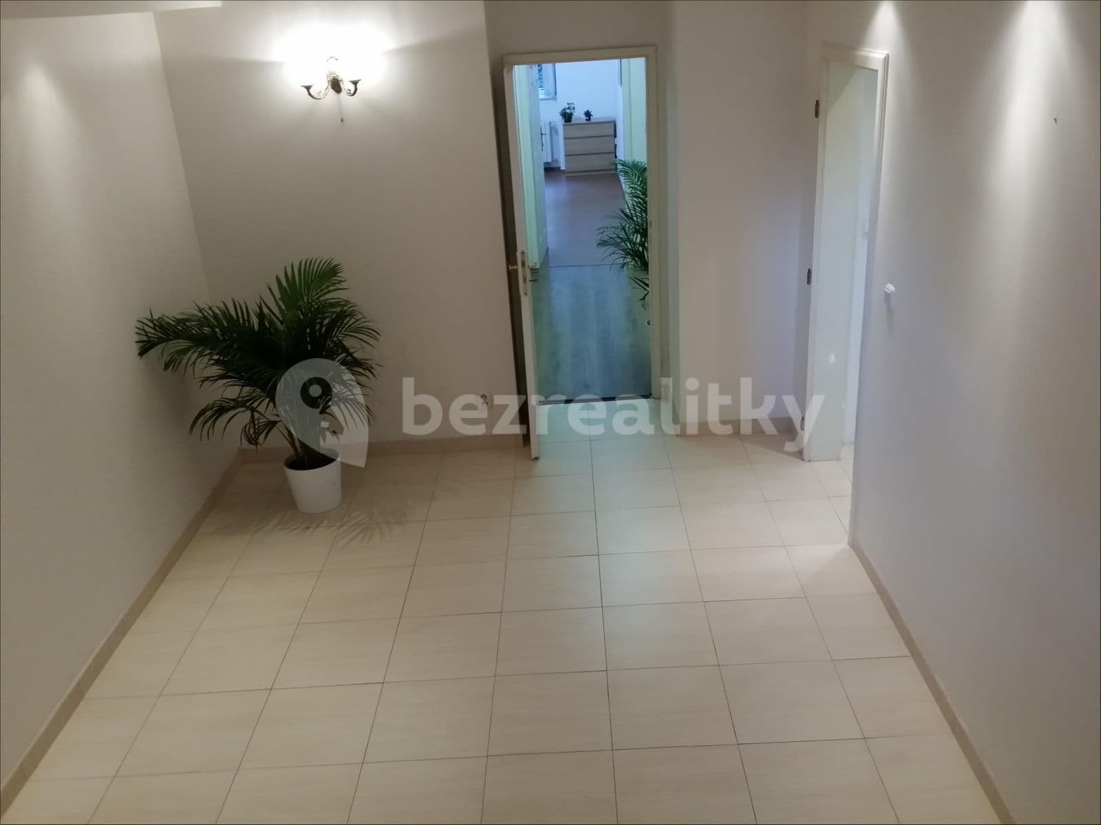 Prenájom nebytového priestoru 180 m², Žitomírská, Praha, Praha Prenájom nebytového priestoru 180 m², Žitomírská, Praha, Praha