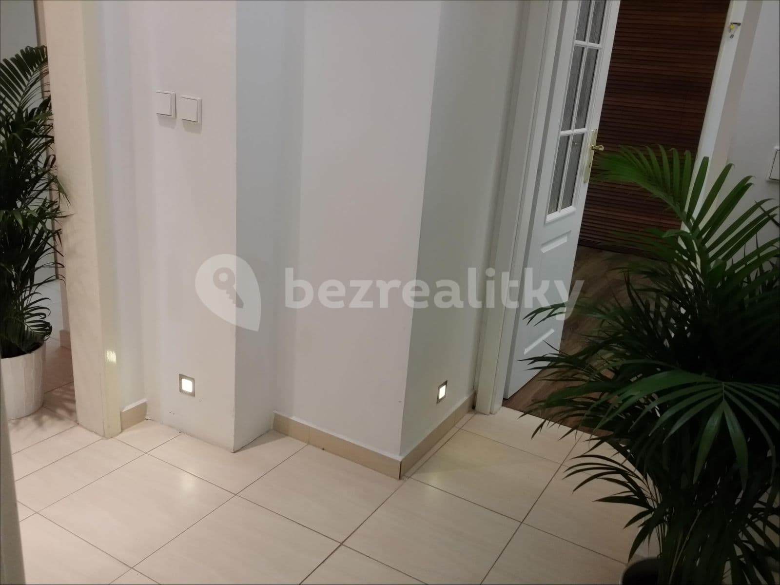 Prenájom nebytového priestoru 180 m², Žitomírská, Praha, Praha Prenájom nebytového priestoru 180 m², Žitomírská, Praha, Praha