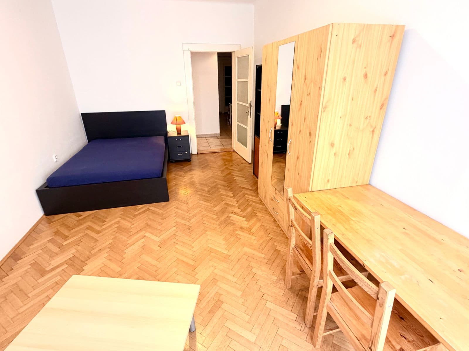 Prenájom bytu 4-izbový 120 m², Biskupcova, Praha, Praha Prenájom bytu 4-izbový 120 m², Biskupcova, Praha, Praha