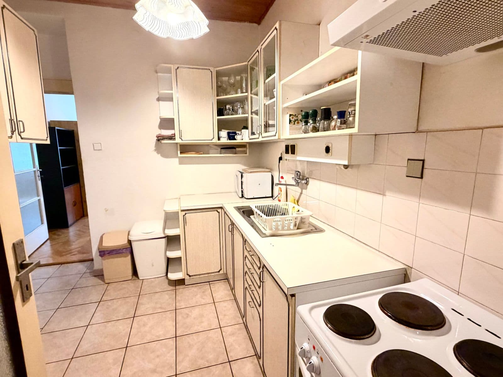 Prenájom bytu 4-izbový 120 m², Biskupcova, Praha, Praha Prenájom bytu 4-izbový 120 m², Biskupcova, Praha, Praha