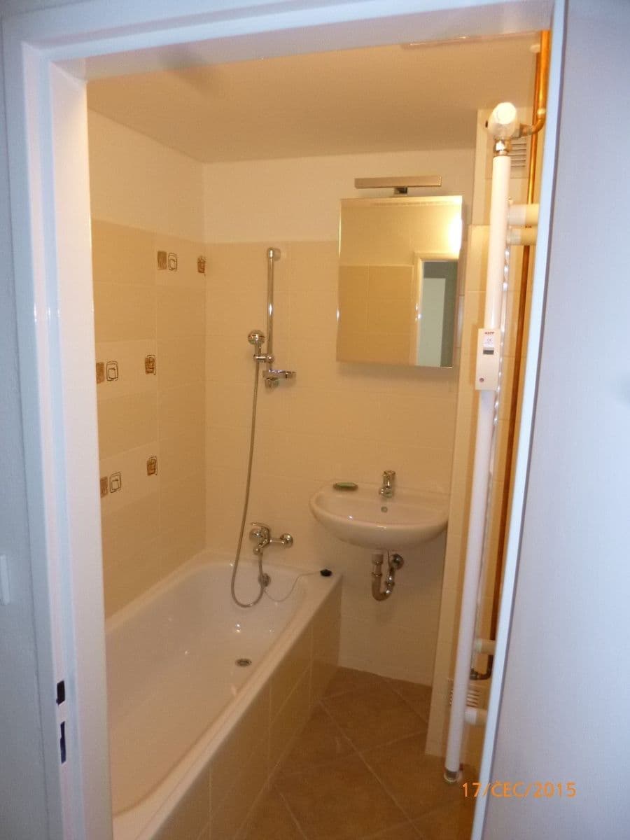 Prenájom bytu 1-izbový 40 m², Kladenská, Praha, Praha Prenájom bytu 1-izbový 40 m², Kladenská, Praha, Praha