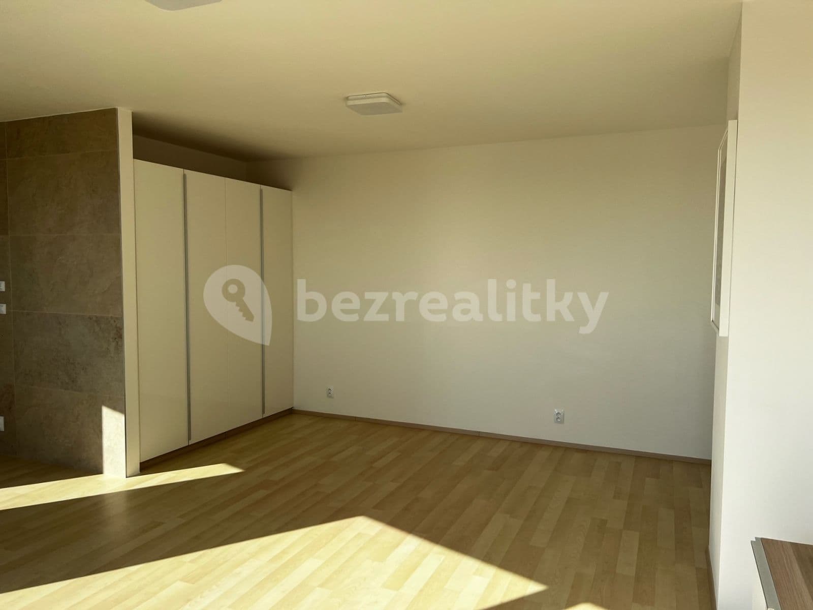 Prenájom bytu 1-izbový 44 m², Sazovická, Praha, Praha Prenájom bytu 1-izbový 44 m², Sazovická, Praha, Praha