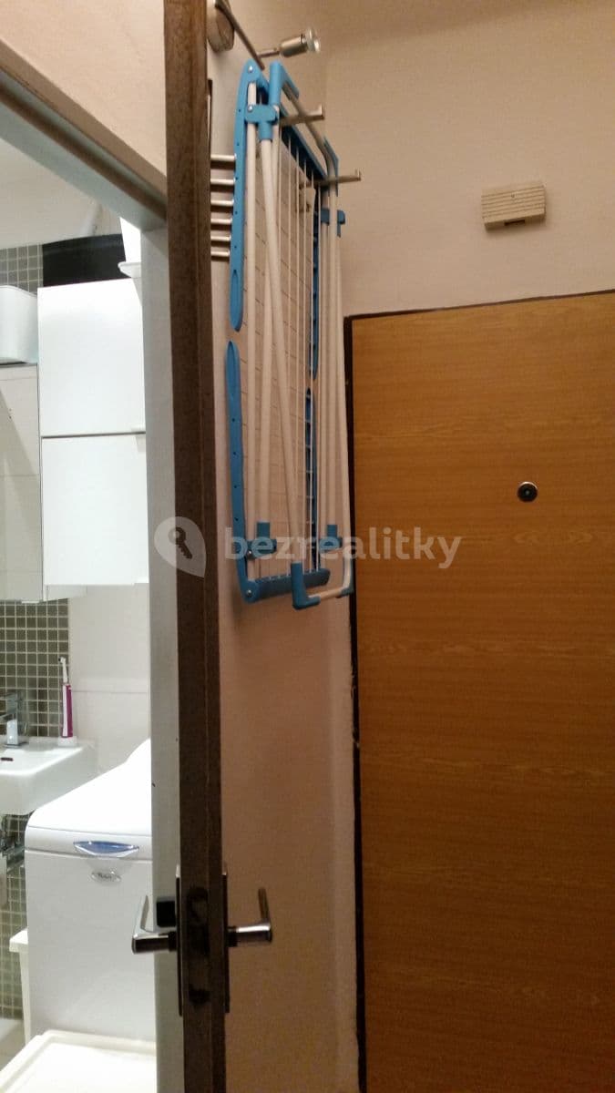 Prenájom bytu 1-izbový 25 m², Púchovská, Praha, Praha Prenájom bytu 1-izbový 25 m², Púchovská, Praha, Praha