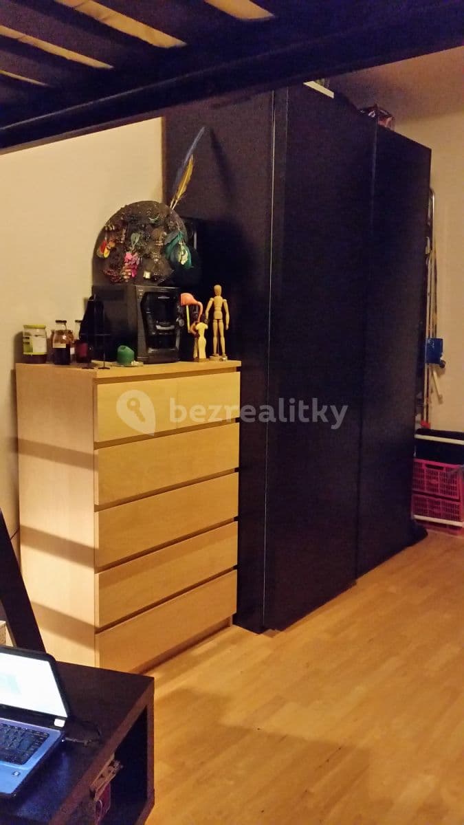 Prenájom bytu 1-izbový 25 m², Púchovská, Praha, Praha Prenájom bytu 1-izbový 25 m², Púchovská, Praha, Praha