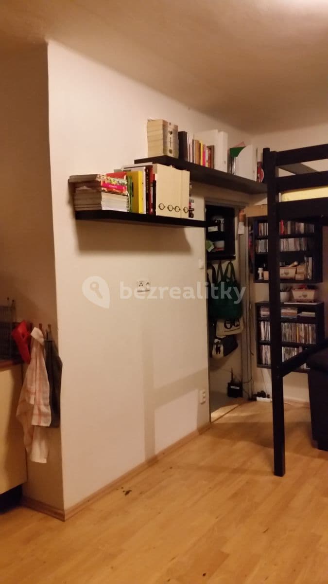Prenájom bytu 1-izbový 25 m², Púchovská, Praha, Praha Prenájom bytu 1-izbový 25 m², Púchovská, Praha, Praha
