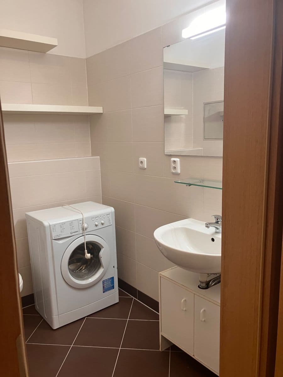 Prenájom bytu 2-izbový 47 m², Karla Kryla, Praha, Praha Prenájom bytu 2-izbový 47 m², Karla Kryla, Praha, Praha