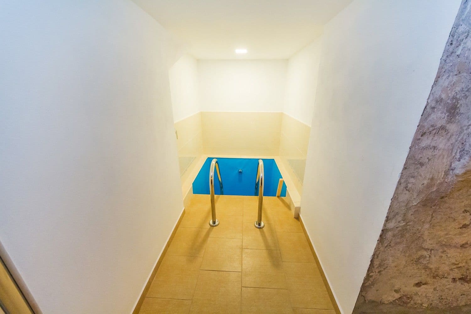 Predaj nebytového priestoru 1.200 m², Pecka, Královéhradecký kraj Predaj nebytového priestoru 1.200 m², Pecka, Královéhradecký kraj