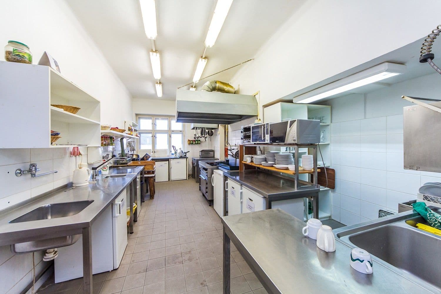 Predaj nebytového priestoru 1.200 m², Pecka, Královéhradecký kraj Predaj nebytového priestoru 1.200 m², Pecka, Královéhradecký kraj