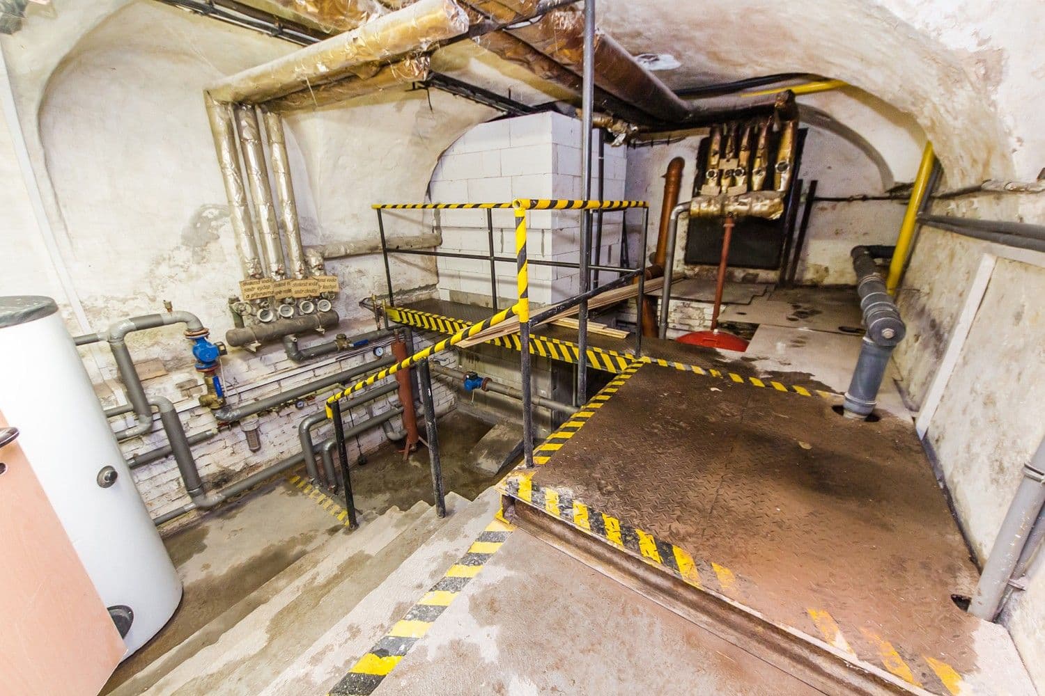 Predaj nebytového priestoru 1.200 m², Pecka, Královéhradecký kraj Predaj nebytového priestoru 1.200 m², Pecka, Královéhradecký kraj