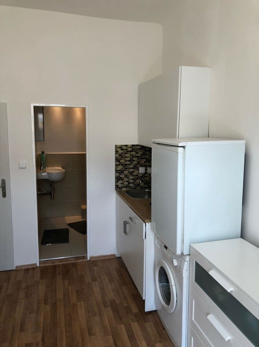 Prenájom bytu Garsoniéra 21 m², Na Hrádku, Praha, Praha Prenájom bytu Garsoniéra 21 m², Na Hrádku, Praha, Praha