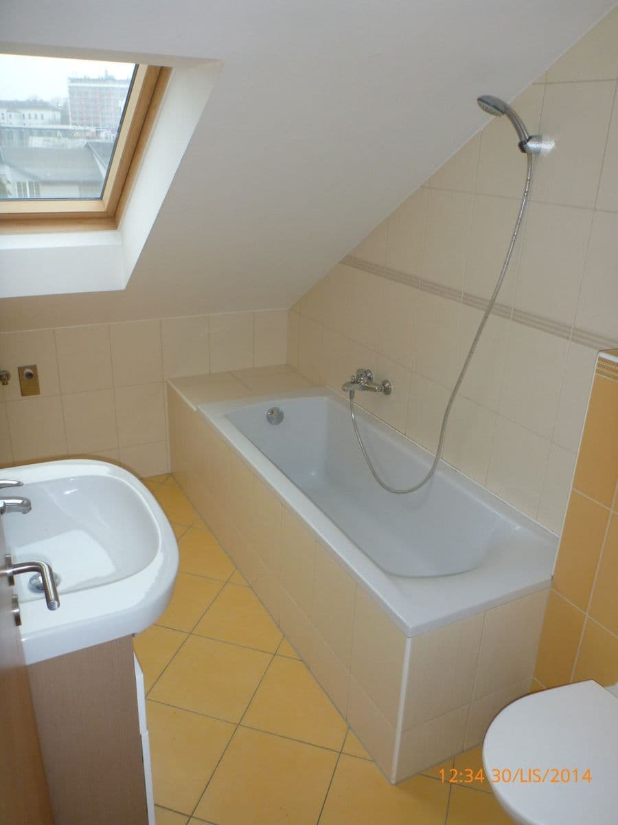 Prenájom bytu 2-izbový 53 m², Komárovská, Opava, Moravskoslezský kraj Prenájom bytu 2-izbový 53 m², Komárovská, Opava, Moravskoslezský kraj