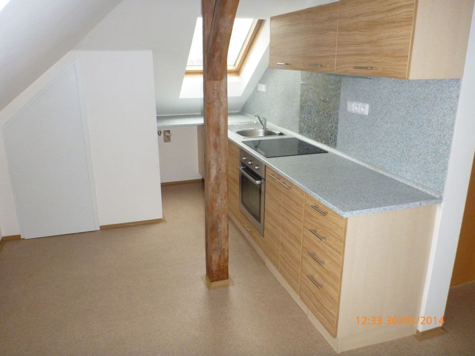 Prenájom bytu 2-izbový 53 m², Komárovská, Opava, Moravskoslezský kraj Prenájom bytu 2-izbový 53 m², Komárovská, Opava, Moravskoslezský kraj