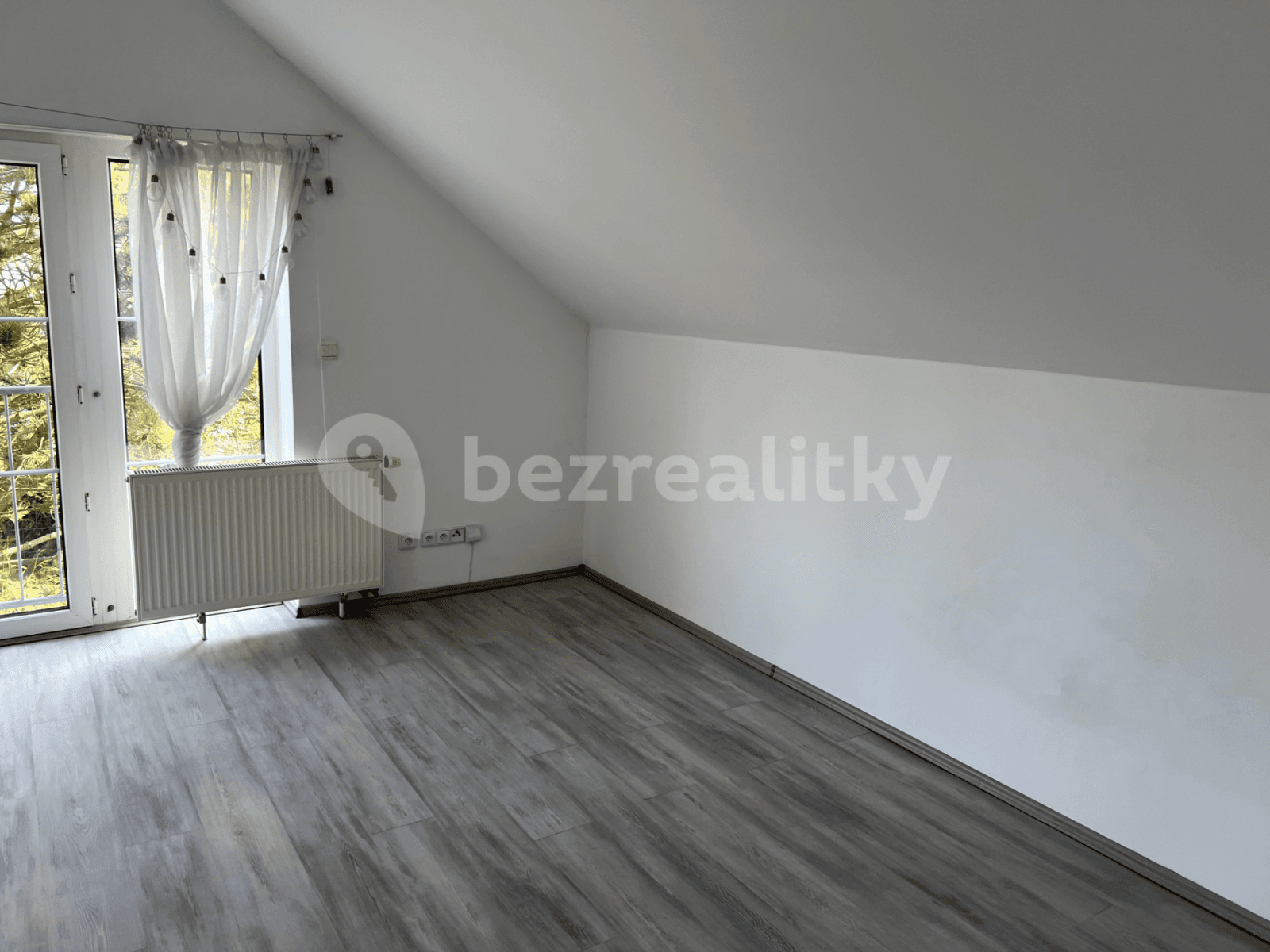 Prenájom bytu 1-izbový 40 m², Trnová, Středočeský kraj Prenájom bytu 1-izbový 40 m², Trnová, Středočeský kraj