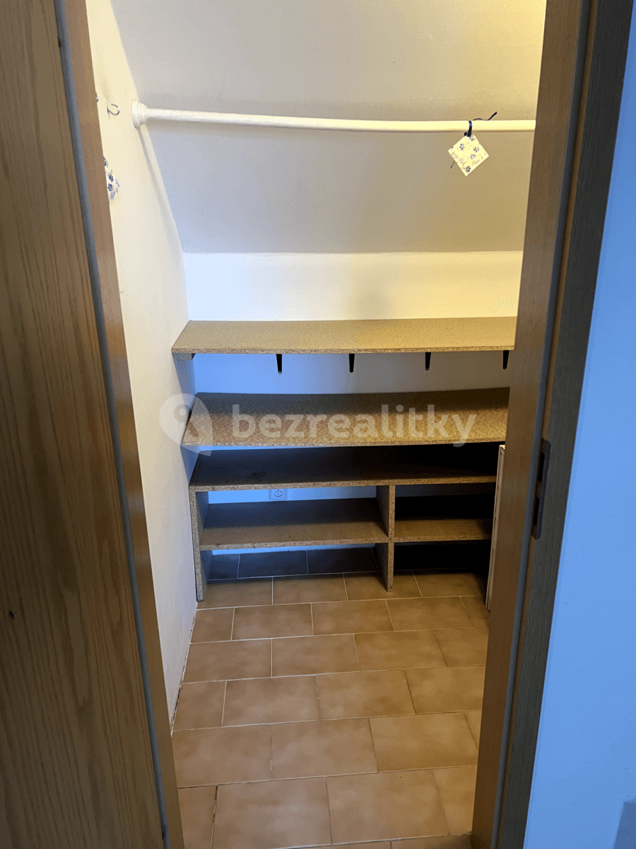Prenájom bytu 1-izbový 40 m², Trnová, Středočeský kraj Prenájom bytu 1-izbový 40 m², Trnová, Středočeský kraj