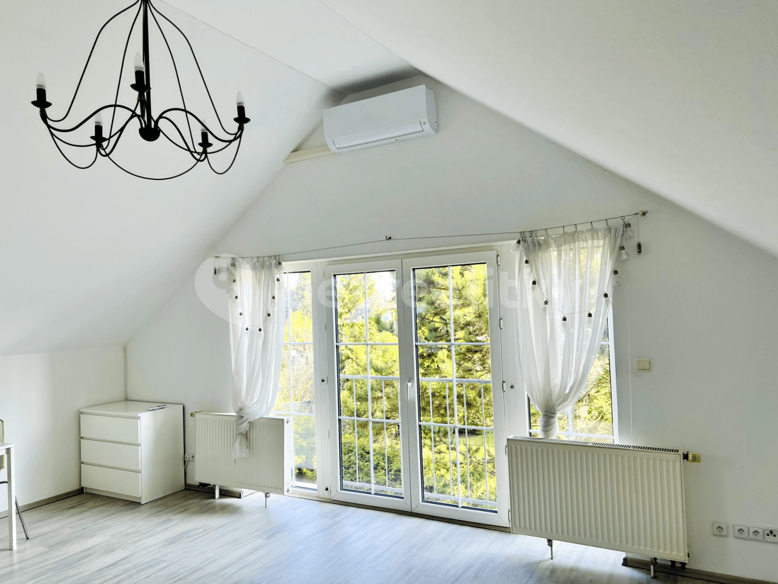 Prenájom bytu 1-izbový 40 m², Trnová, Středočeský kraj Prenájom bytu 1-izbový 40 m², Trnová, Středočeský kraj