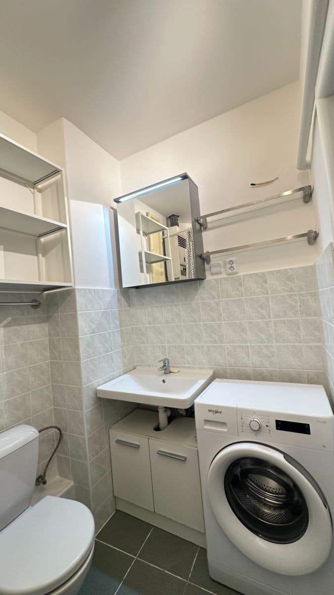 Prenájom bytu 2-izbový 55 m², Velehradská, Praha, Praha Prenájom bytu 2-izbový 55 m², Velehradská, Praha, Praha