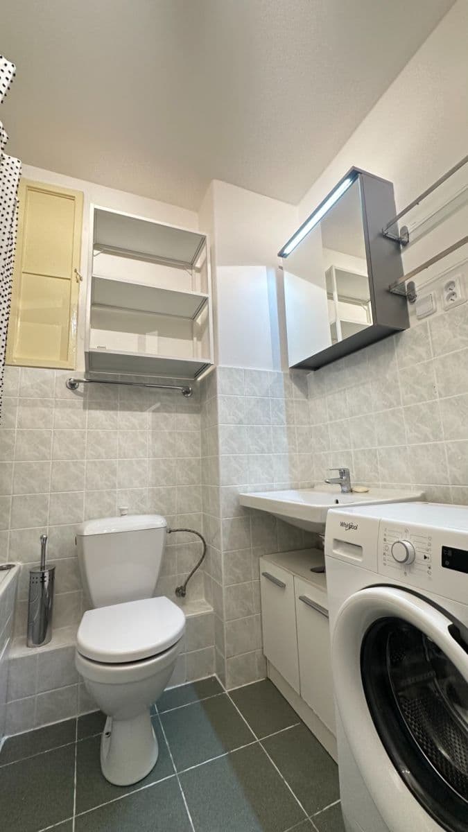 Prenájom bytu 2-izbový 55 m², Velehradská, Praha, Praha Prenájom bytu 2-izbový 55 m², Velehradská, Praha, Praha