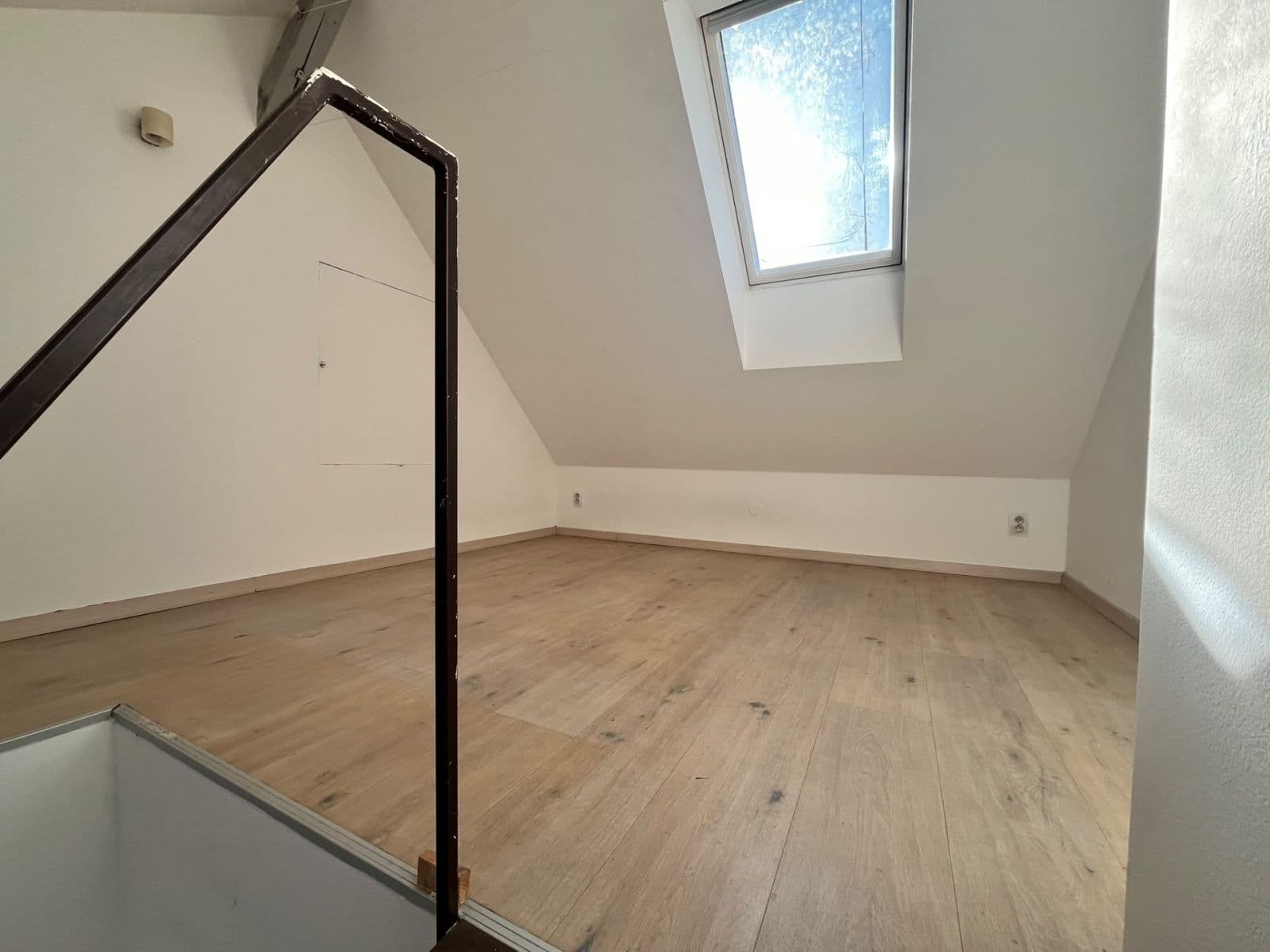 Prenájom bytu 2-izbový 35 m², Dobrovského, Plzeň, Plzeňský kraj Prenájom bytu 2-izbový 35 m², Dobrovského, Plzeň, Plzeňský kraj