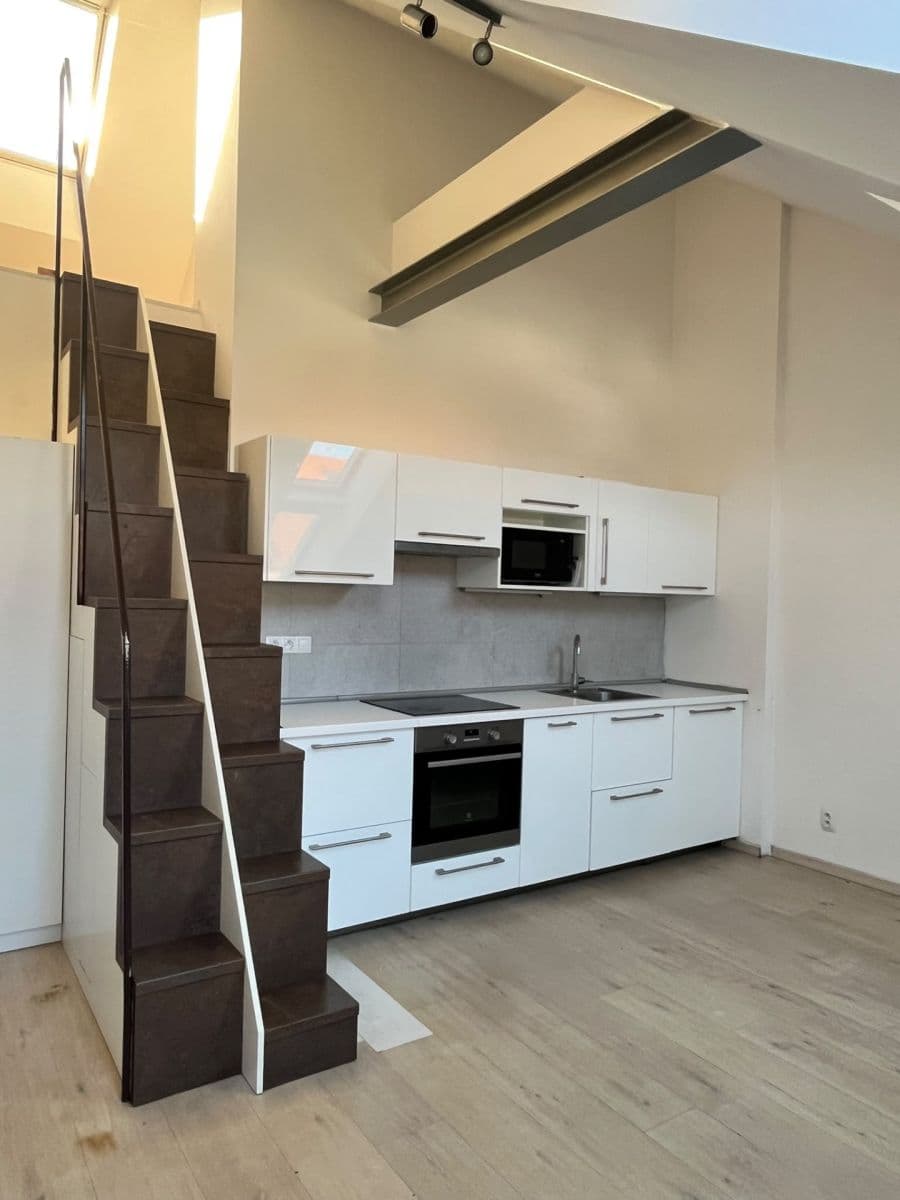 Prenájom bytu 2-izbový 35 m², Dobrovského, Plzeň, Plzeňský kraj Prenájom bytu 2-izbový 35 m², Dobrovského, Plzeň, Plzeňský kraj