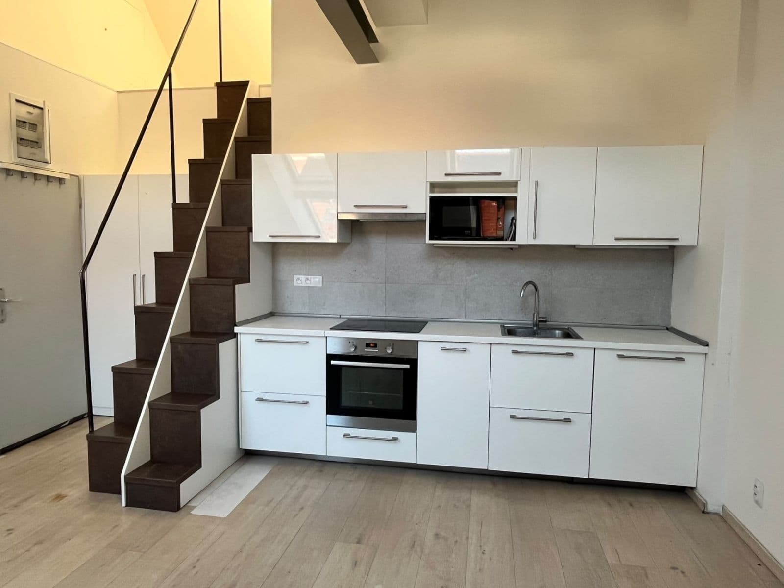 Prenájom bytu 2-izbový 35 m², Dobrovského, Plzeň, Plzeňský kraj Prenájom bytu 2-izbový 35 m², Dobrovského, Plzeň, Plzeňský kraj