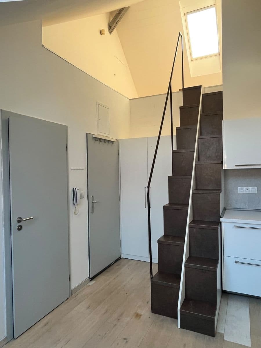 Prenájom bytu 2-izbový 35 m², Dobrovského, Plzeň, Plzeňský kraj Prenájom bytu 2-izbový 35 m², Dobrovského, Plzeň, Plzeňský kraj