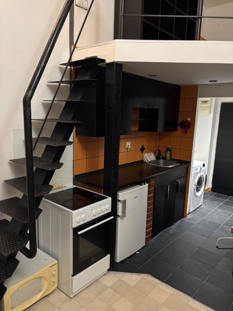 Prenájom bytu Garsoniéra 27 m², Štúrova, Praha, Praha Prenájom bytu Garsoniéra 27 m², Štúrova, Praha, Praha