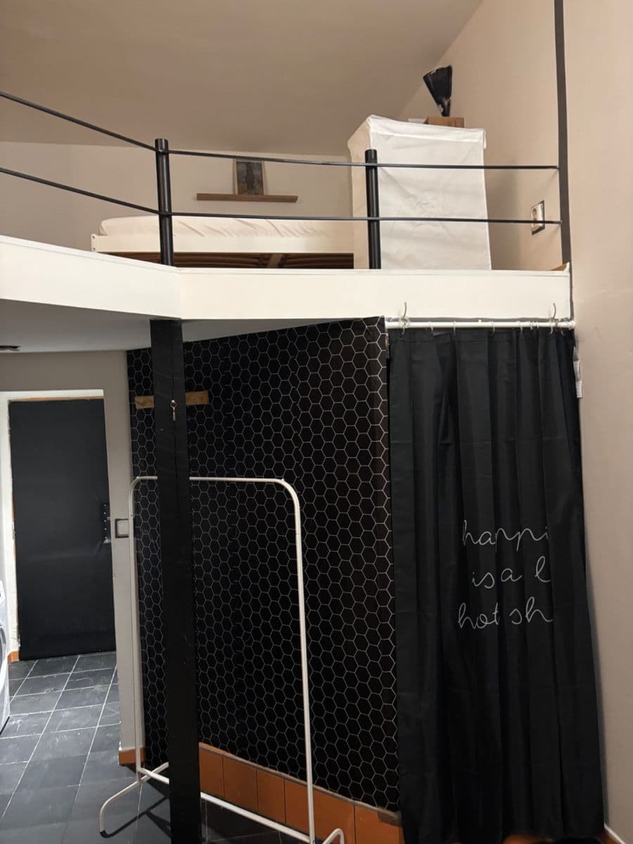 Prenájom bytu Garsoniéra 27 m², Štúrova, Praha, Praha Prenájom bytu Garsoniéra 27 m², Štúrova, Praha, Praha