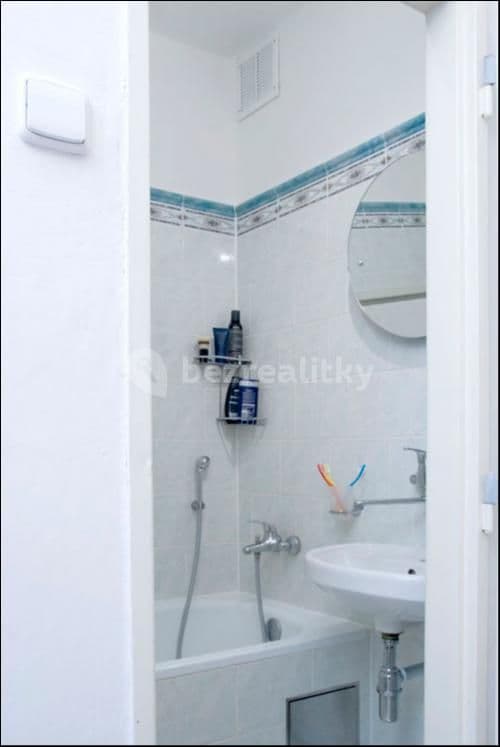 Prenájom bytu 3-izbový 60 m², Luštěnická, Praha, Praha Prenájom bytu 3-izbový 60 m², Luštěnická, Praha, Praha