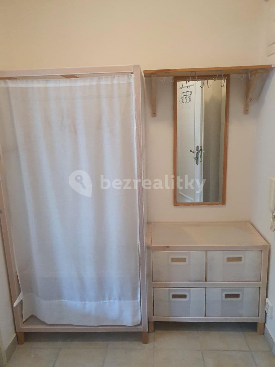Prenájom bytu 1-izbový 39 m², Spořická, Praha, Praha Prenájom bytu 1-izbový 39 m², Spořická, Praha, Praha