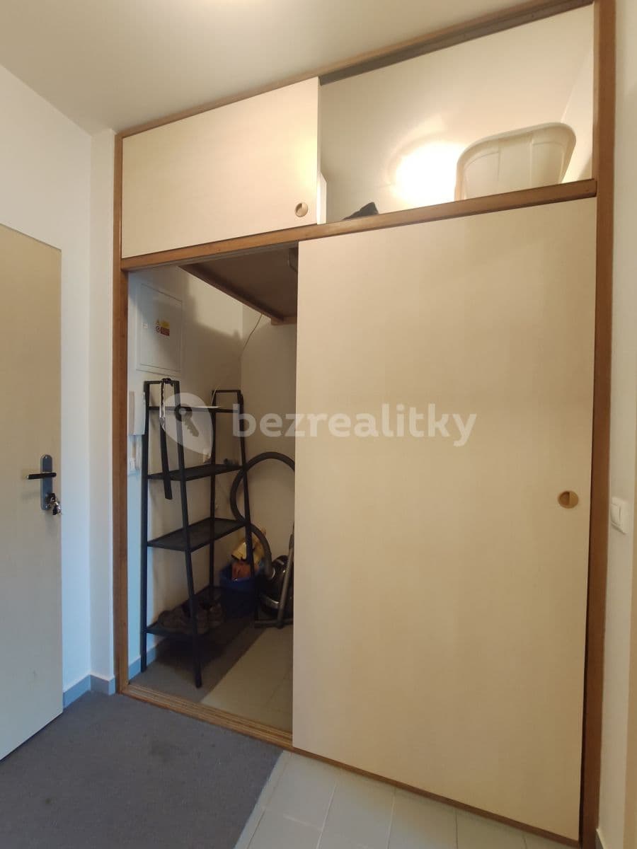 Prenájom bytu 1-izbový 33 m², Ungarova, Praha, Praha Prenájom bytu 1-izbový 33 m², Ungarova, Praha, Praha