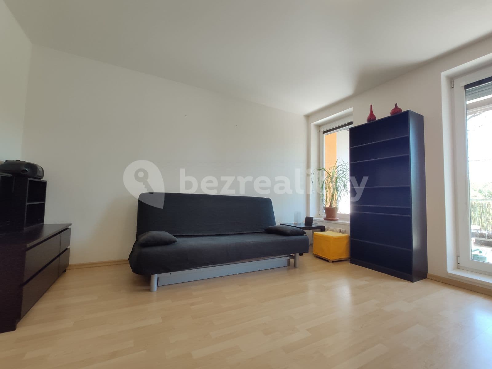 Prenájom bytu 1-izbový 33 m², Ungarova, Praha, Praha Prenájom bytu 1-izbový 33 m², Ungarova, Praha, Praha