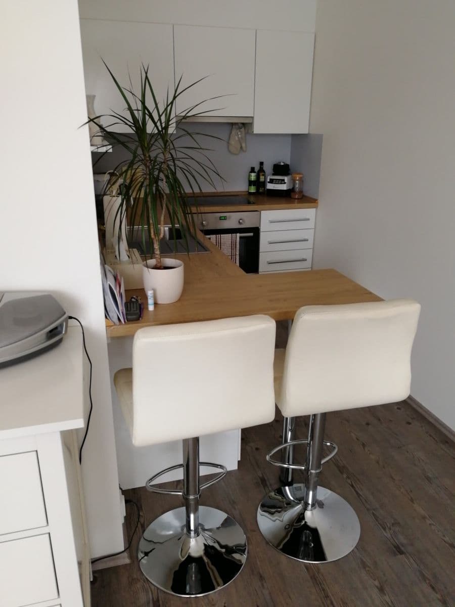 Prenájom bytu 1-izbový 34 m², Na Křečku, Praha, Praha Prenájom bytu 1-izbový 34 m², Na Křečku, Praha, Praha