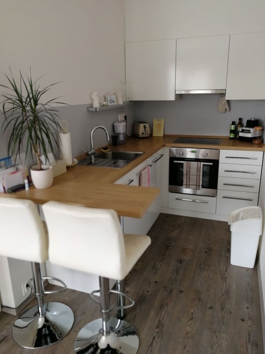 Prenájom bytu 1-izbový 34 m², Na Křečku, Praha, Praha Prenájom bytu 1-izbový 34 m², Na Křečku, Praha, Praha