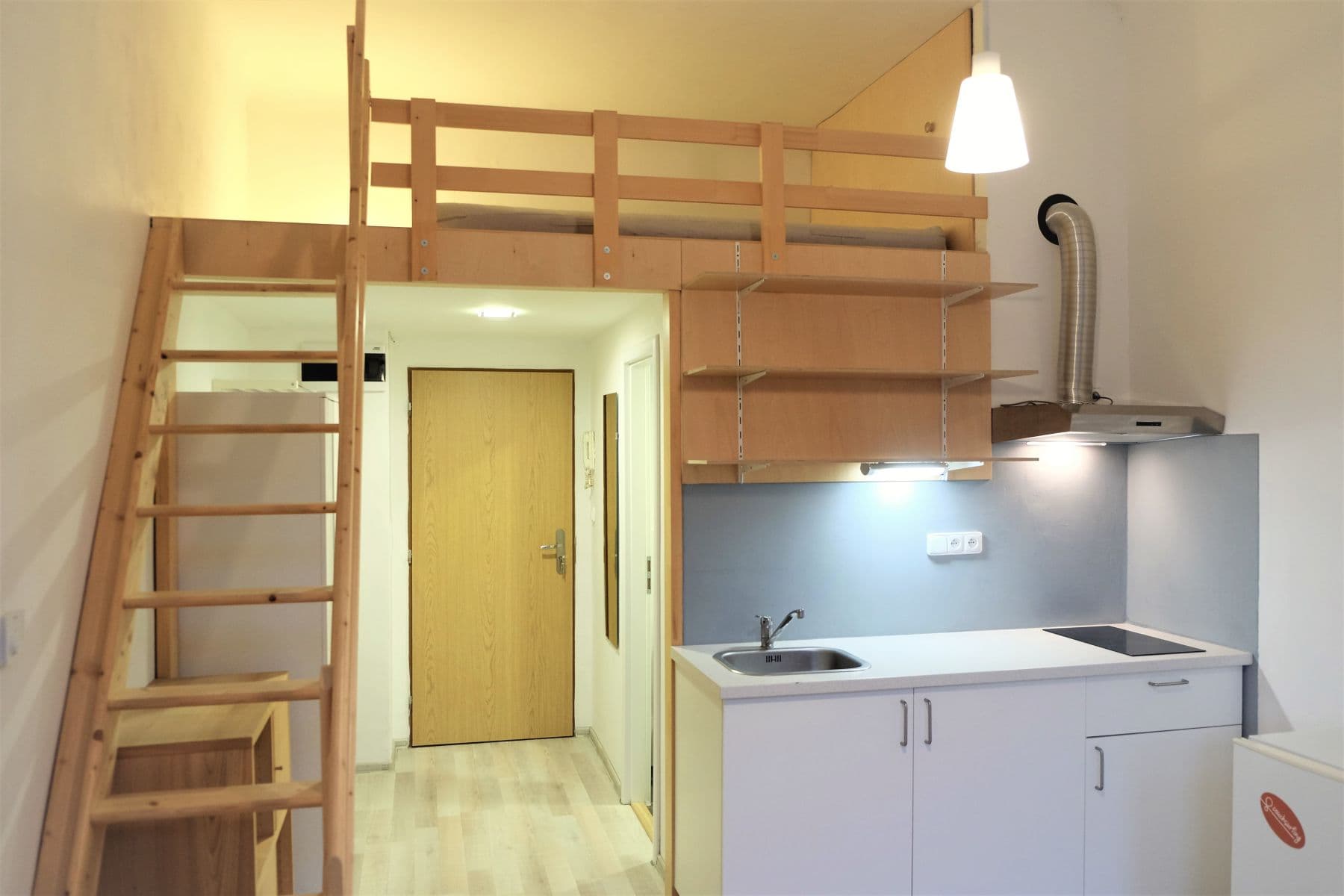Prenájom bytu Garsoniéra 20 m², Moskevská, Praha, Praha Prenájom bytu Garsoniéra 20 m², Moskevská, Praha, Praha