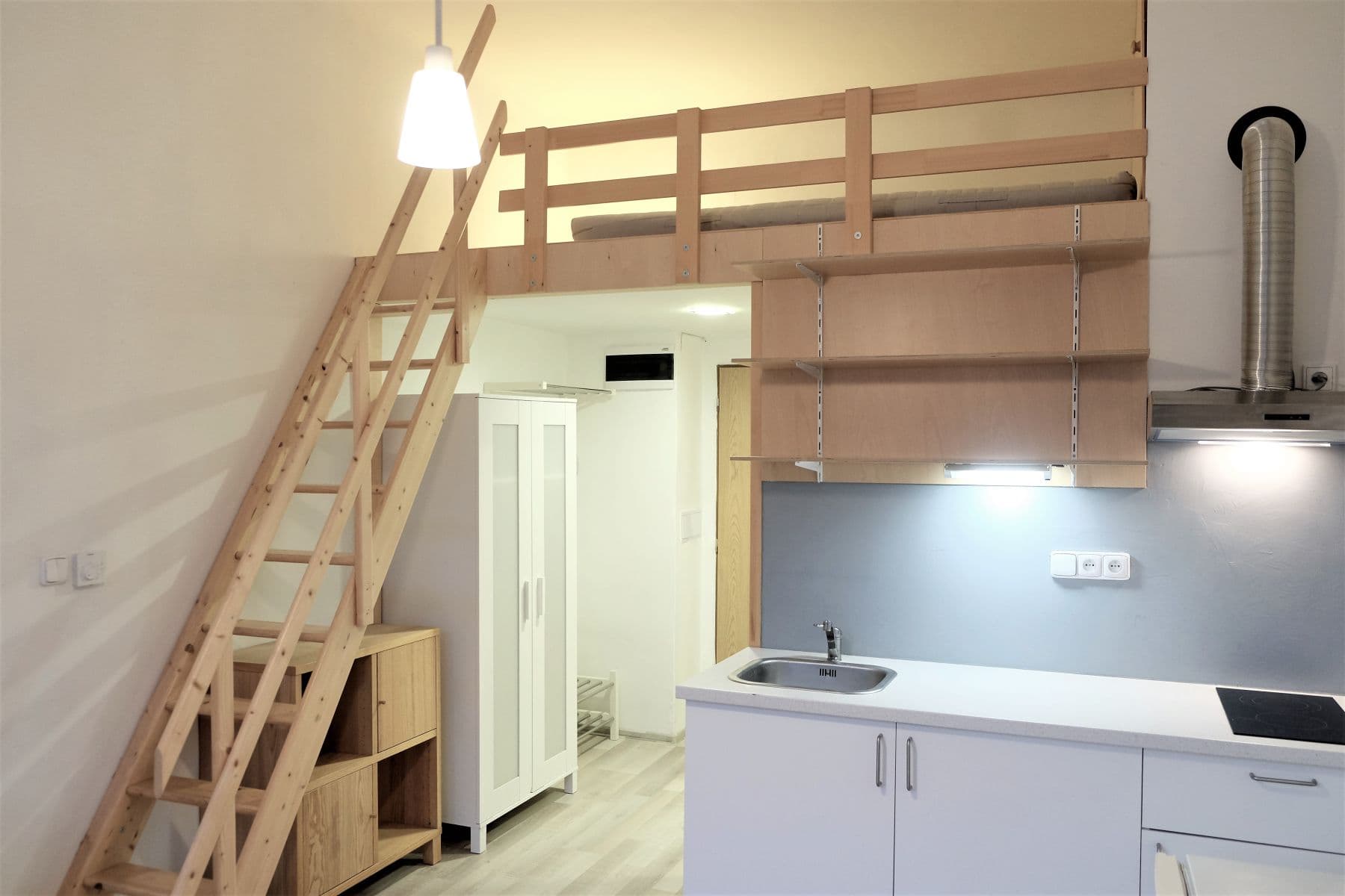 Prenájom bytu Garsoniéra 20 m², Moskevská, Praha, Praha Prenájom bytu Garsoniéra 20 m², Moskevská, Praha, Praha