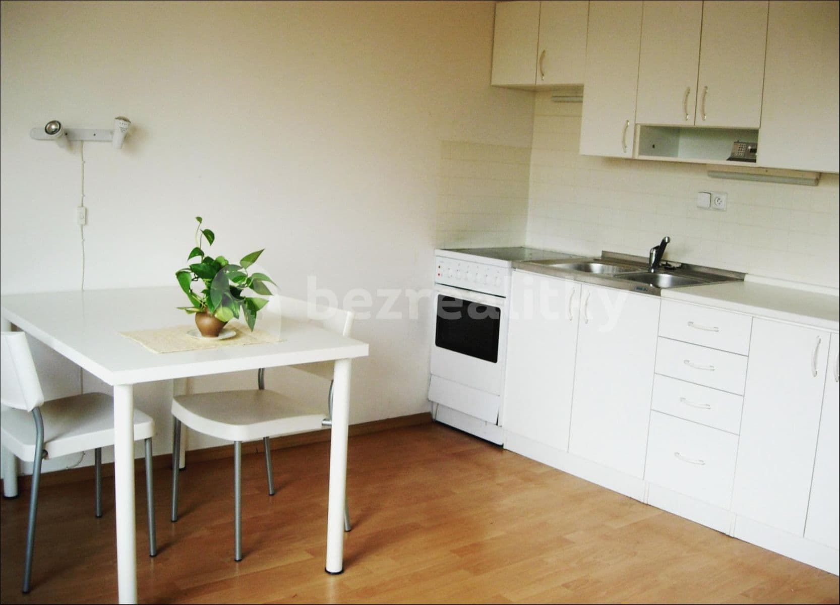 Prenájom bytu 1-izbový 35 m², Houdova, Praha, Praha Prenájom bytu 1-izbový 35 m², Houdova, Praha, Praha