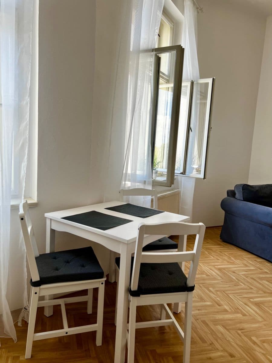 Prenájom bytu 2-izbový 72 m², Muchova, Praha, Praha Prenájom bytu 2-izbový 72 m², Muchova, Praha, Praha