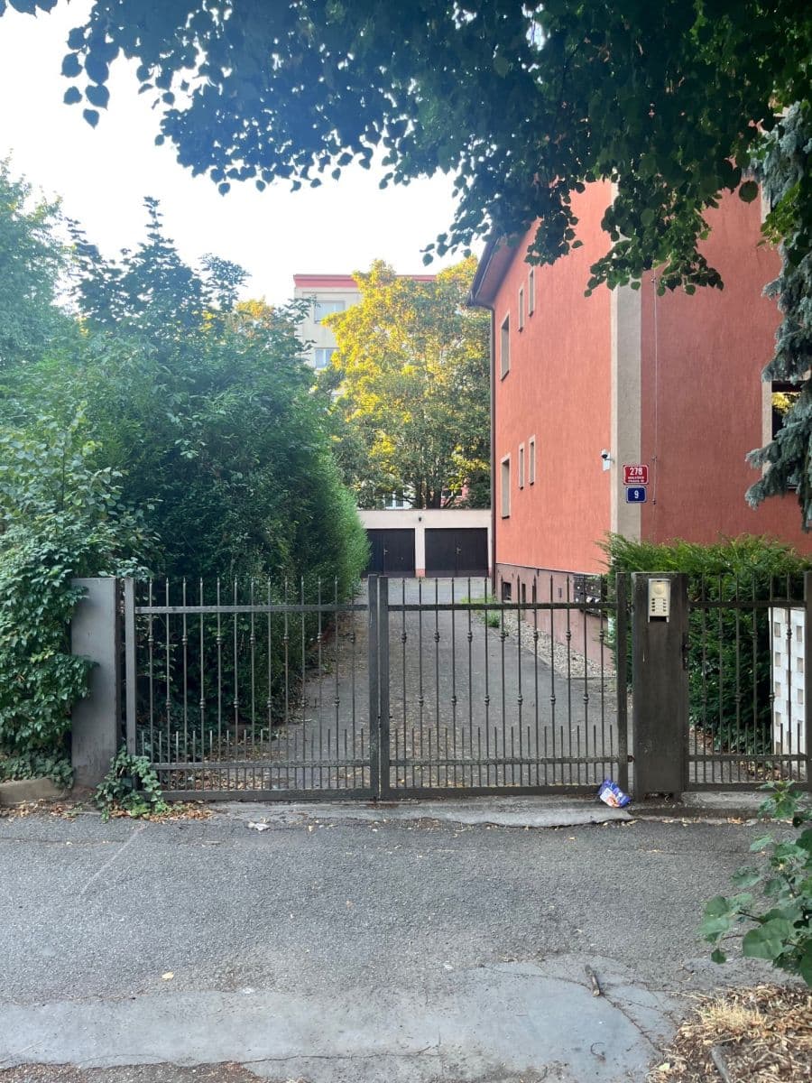 Prenájom garáže 10 m², Káranská, Praha, Praha Prenájom garáže 10 m², Káranská, Praha, Praha