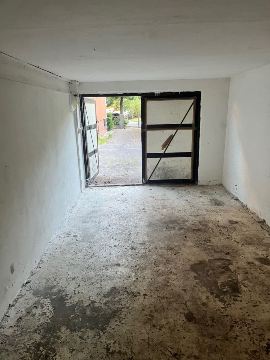 Prenájom garáže 10 m², Káranská, Praha, Praha Prenájom garáže 10 m², Káranská, Praha, Praha
