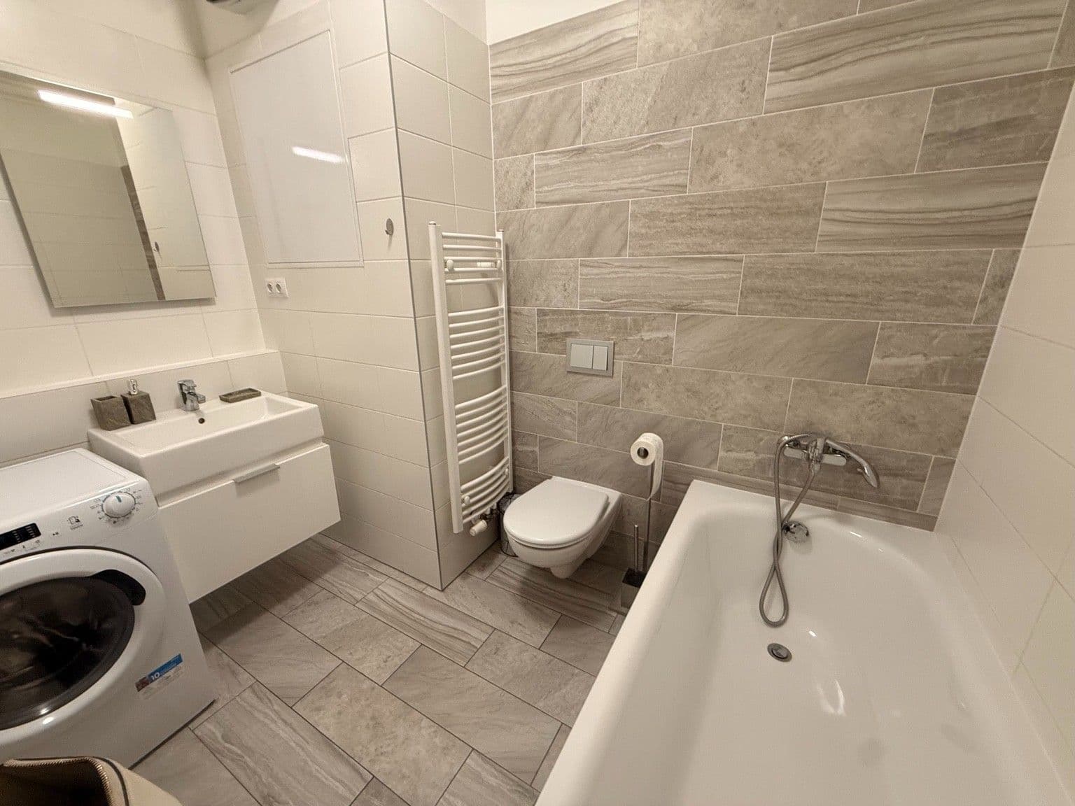 Prenájom bytu 1-izbový 39 m², Rižská, Praha, Praha Prenájom bytu 1-izbový 39 m², Rižská, Praha, Praha