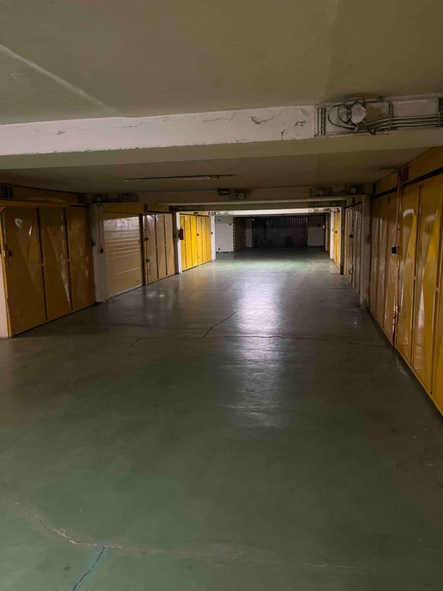 Prenájom garáže 18 m², Olšanské náměstí, Praha, Praha Prenájom garáže 18 m², Olšanské náměstí, Praha, Praha